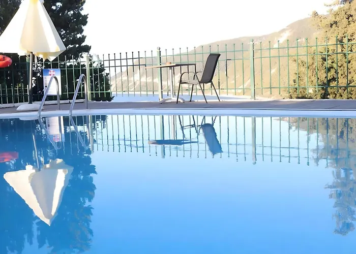 Milia * Áyios Nikítas